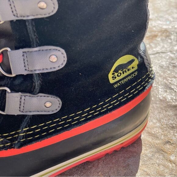 Sorel Size 7 Winter Boots Black and Red - Picture 3 of 4